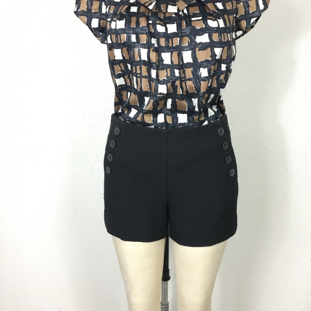 Black Button-Detail Women's Shorts Ann Taylor Women’s Shorts Size 4 Black Cotton